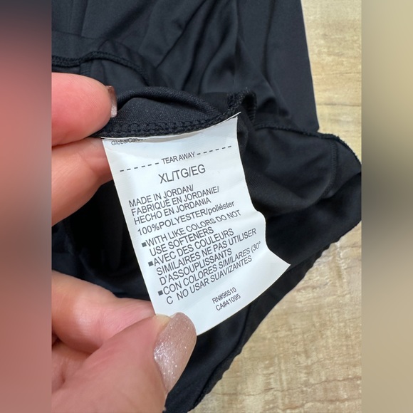 Under Armour black hoodie workout heat gear long sleeve top - Picture 9 of 9